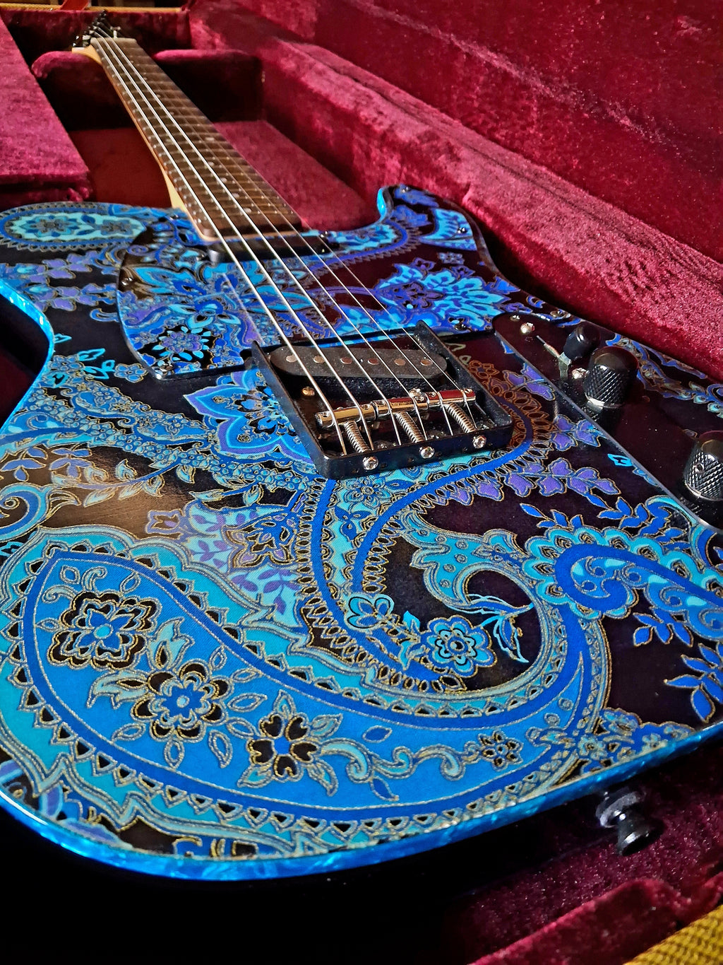 Big Paisley - Show Guitar
