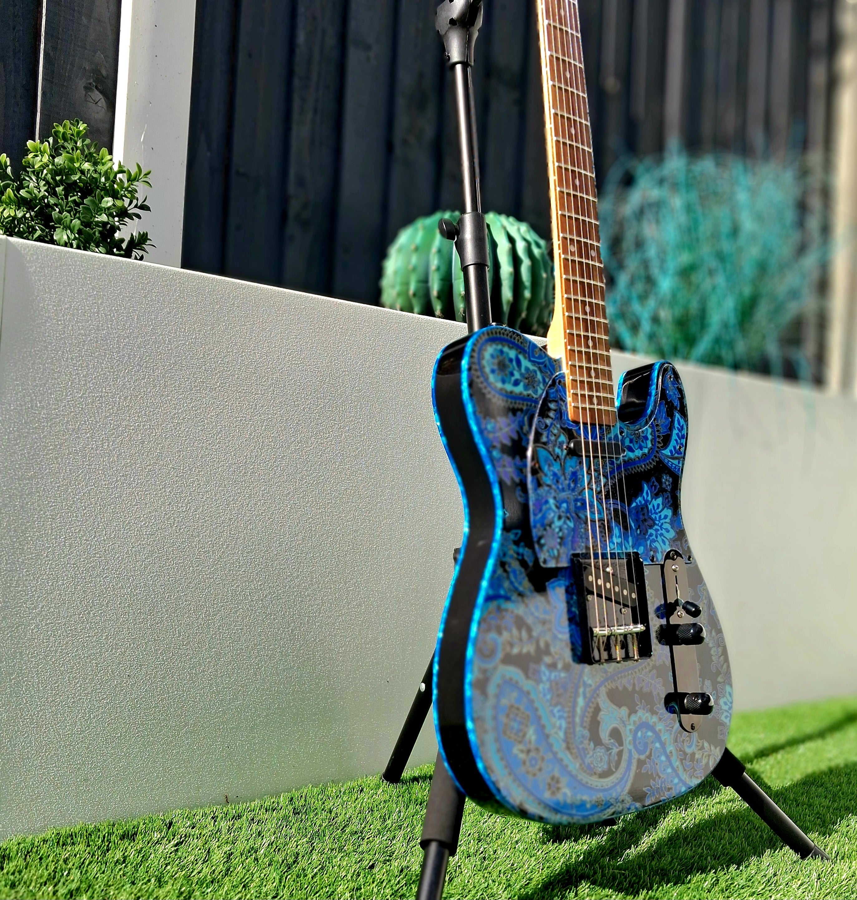 Patterned guitar body refinish