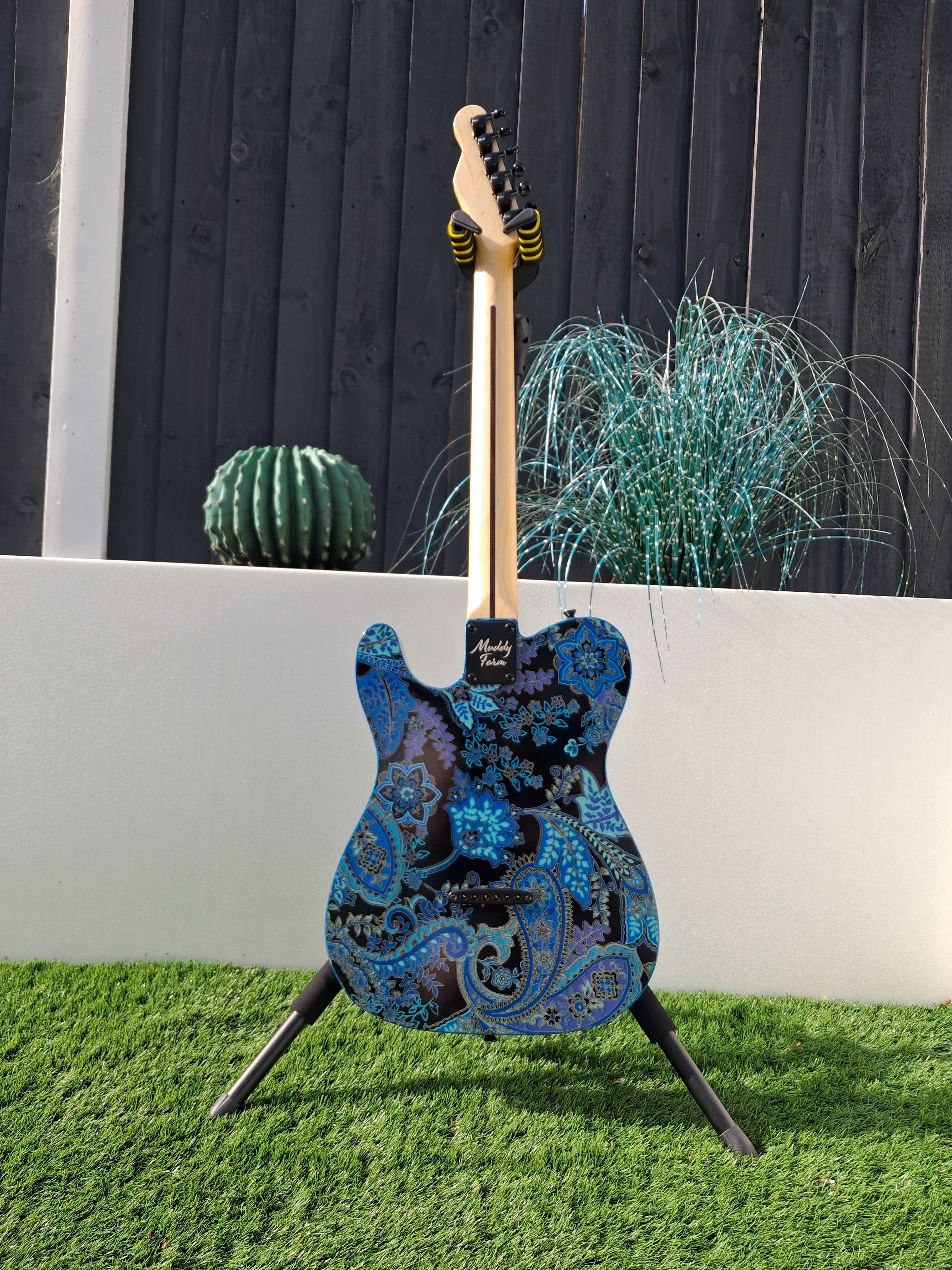 Patterned guitar body refinish